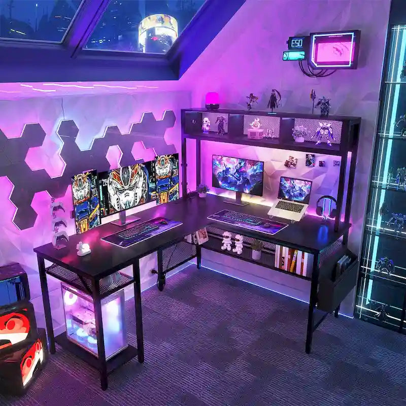 Wendbarer L-förmiger Computertisch mit Ablagefächern, LED-Leiste und Steckdosen, Eckschreibtisch-Gamingtisch