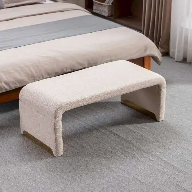 Moderner neuer Loveseat, Ottoman-Fußhocker und Schlafzimmerbank aus Bouclé-Stoff, Schuhbank mit goldfarbenen Metallbeinen