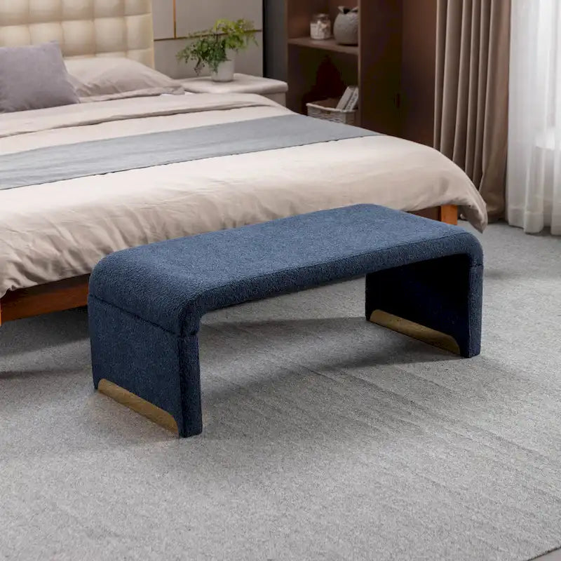 Moderner neuer Loveseat, Ottoman-Fußhocker und Schlafzimmerbank aus Bouclé-Stoff, Schuhbank mit goldfarbenen Metallbeinen